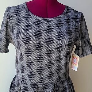 Black & White Optical Illusion LLR Amelia